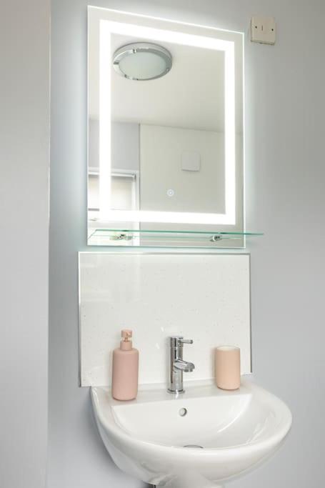 Fair Haven - Off Street Parking And Garden Villa ชรูว์สเบอรี ภายนอก รูปภาพ